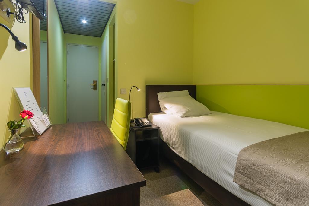 Slina Hotel Brussels Sint-Jans-Molenbeek Szoba fotó